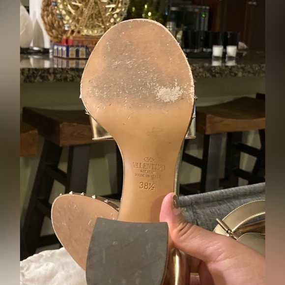 Valentino Garavani Nappa rockstud block heel slingback  sandals in gold. - Picture 10 of 12